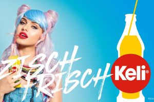 Flaschen mit gelbem Saft